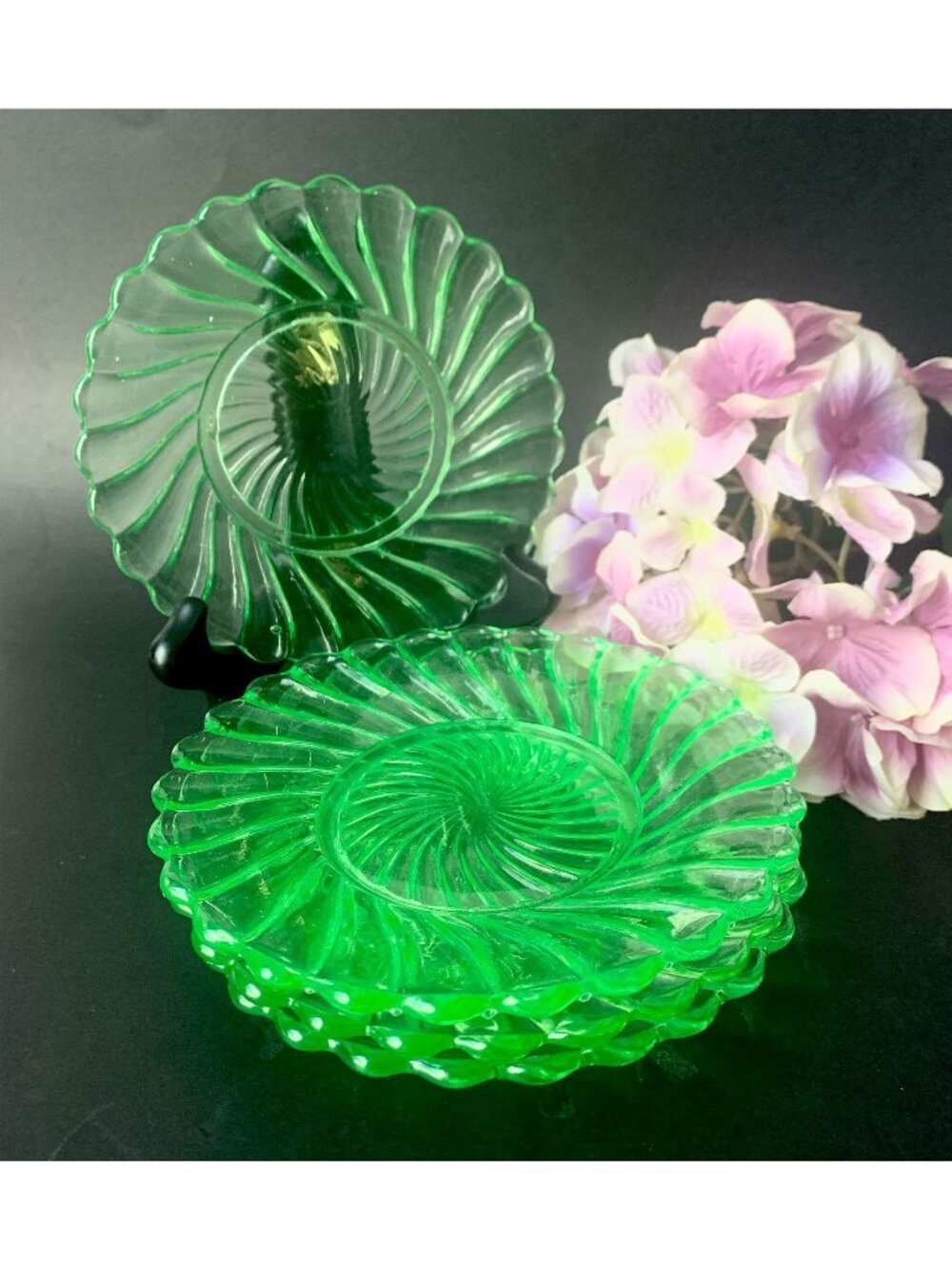 4 Vintage Uranium Glass Swirl Dessert Plates Blacklight Glow Green Depression